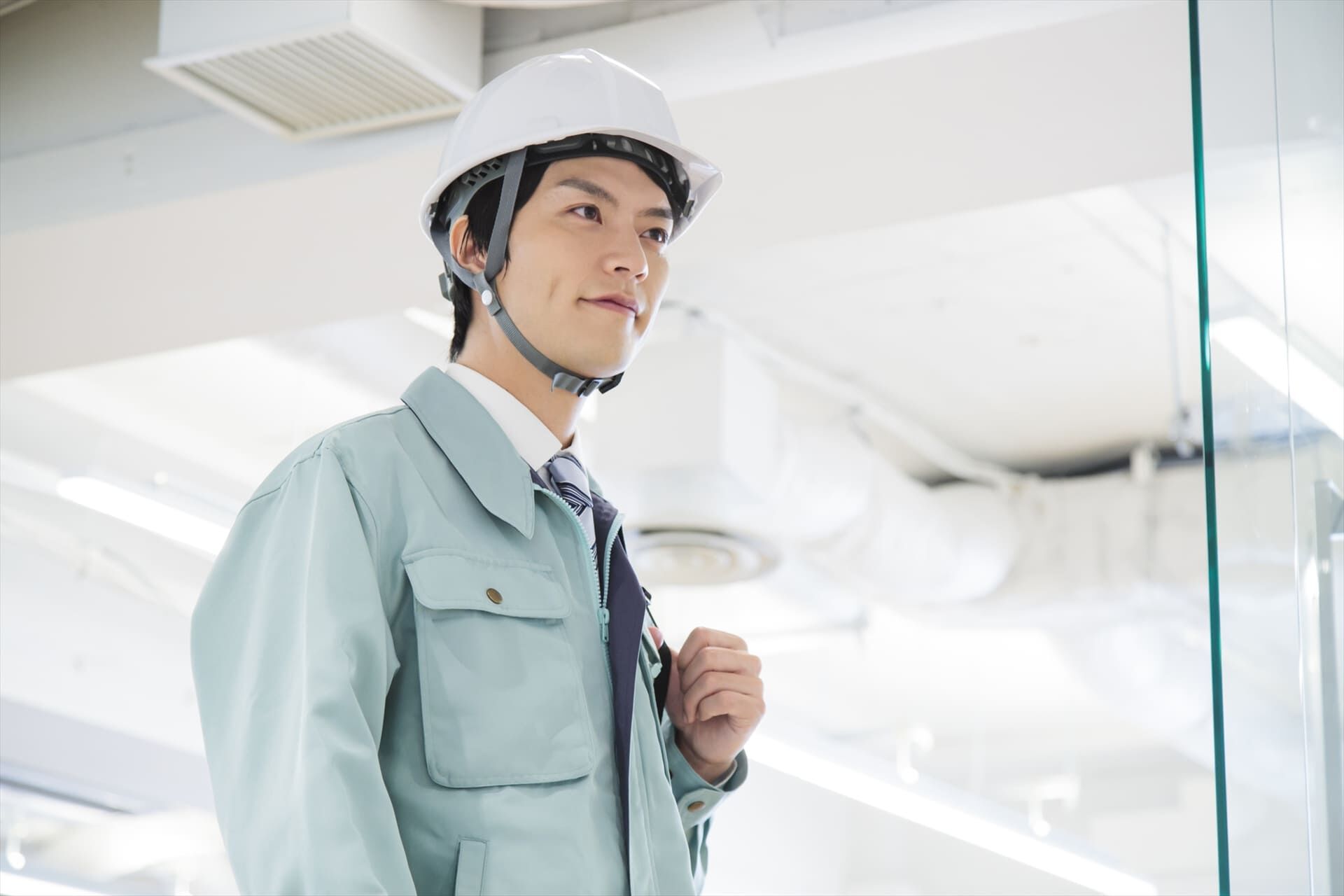 作業着の男性社員